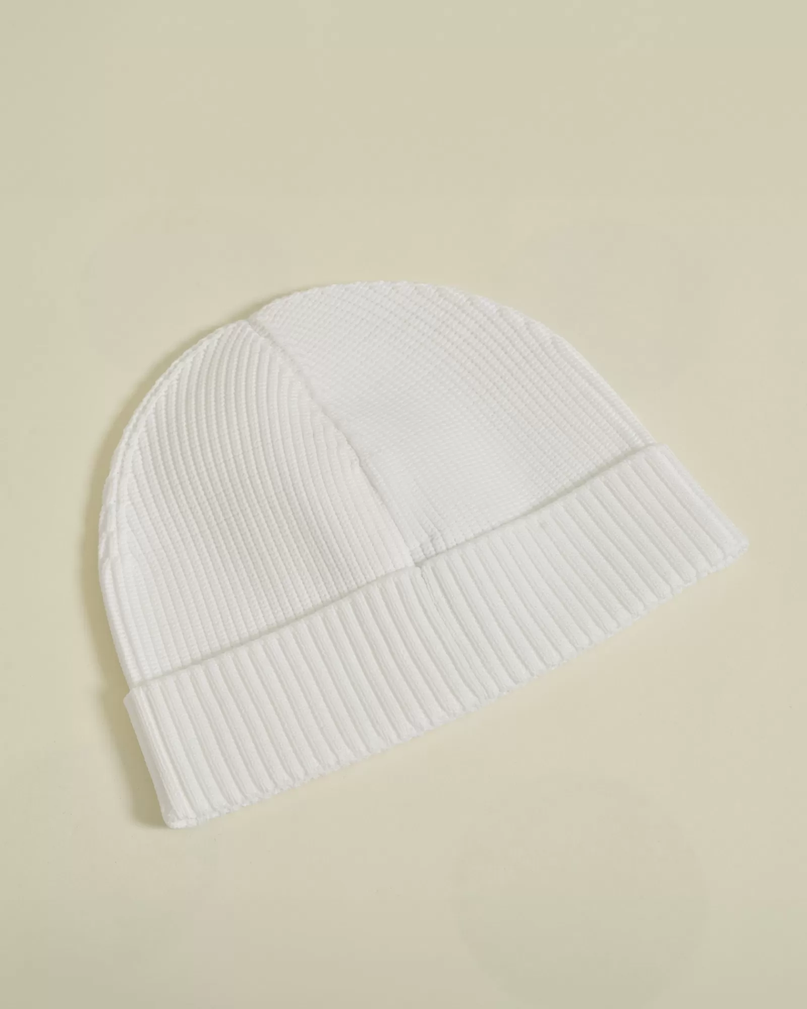 La Piscine Paris Bonnet en maille côtelée People Of Shibuya Blanc Flash Sale