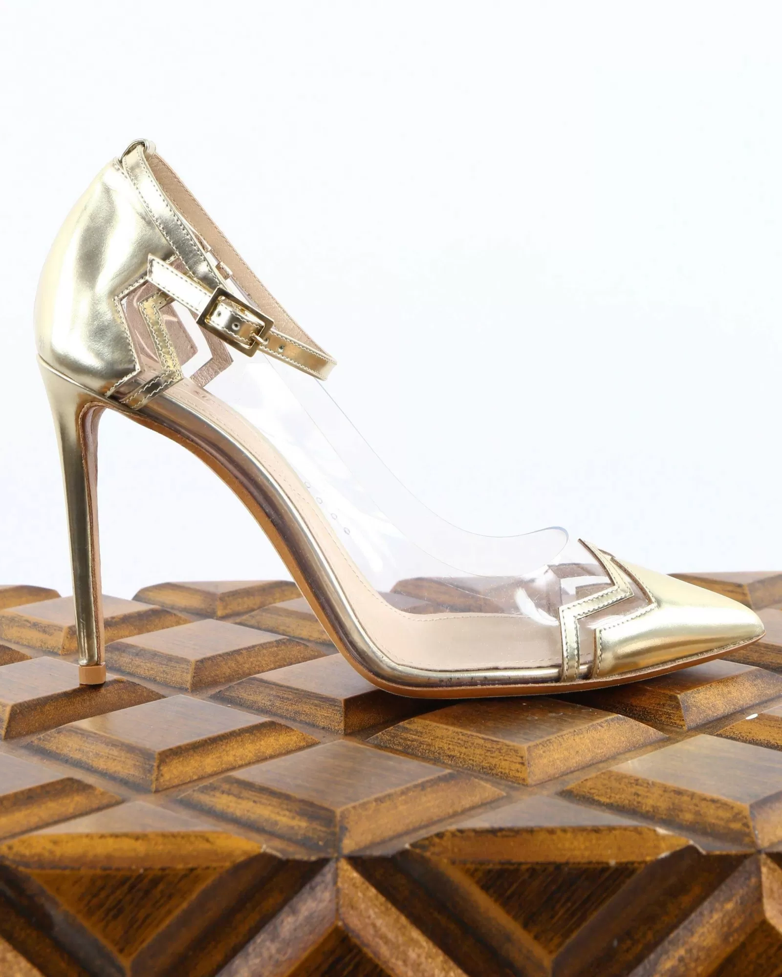 La Piscine Paris Escarpins à talons es Nicholas Kirkwood Doré Cheap