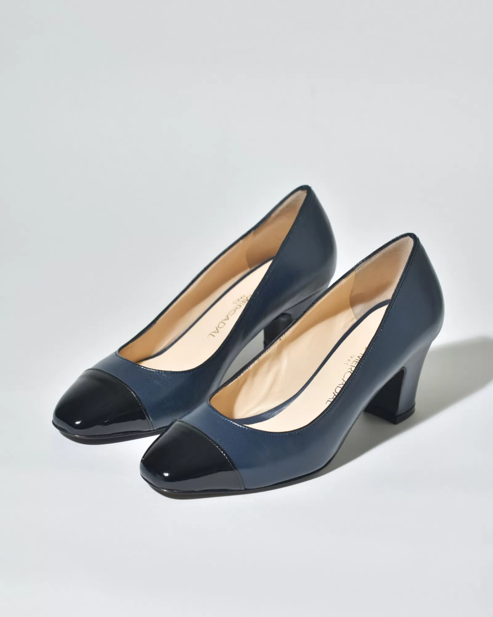La Piscine Paris Escarpins en cuir et en cuir verni Mercadal Bleu Shop