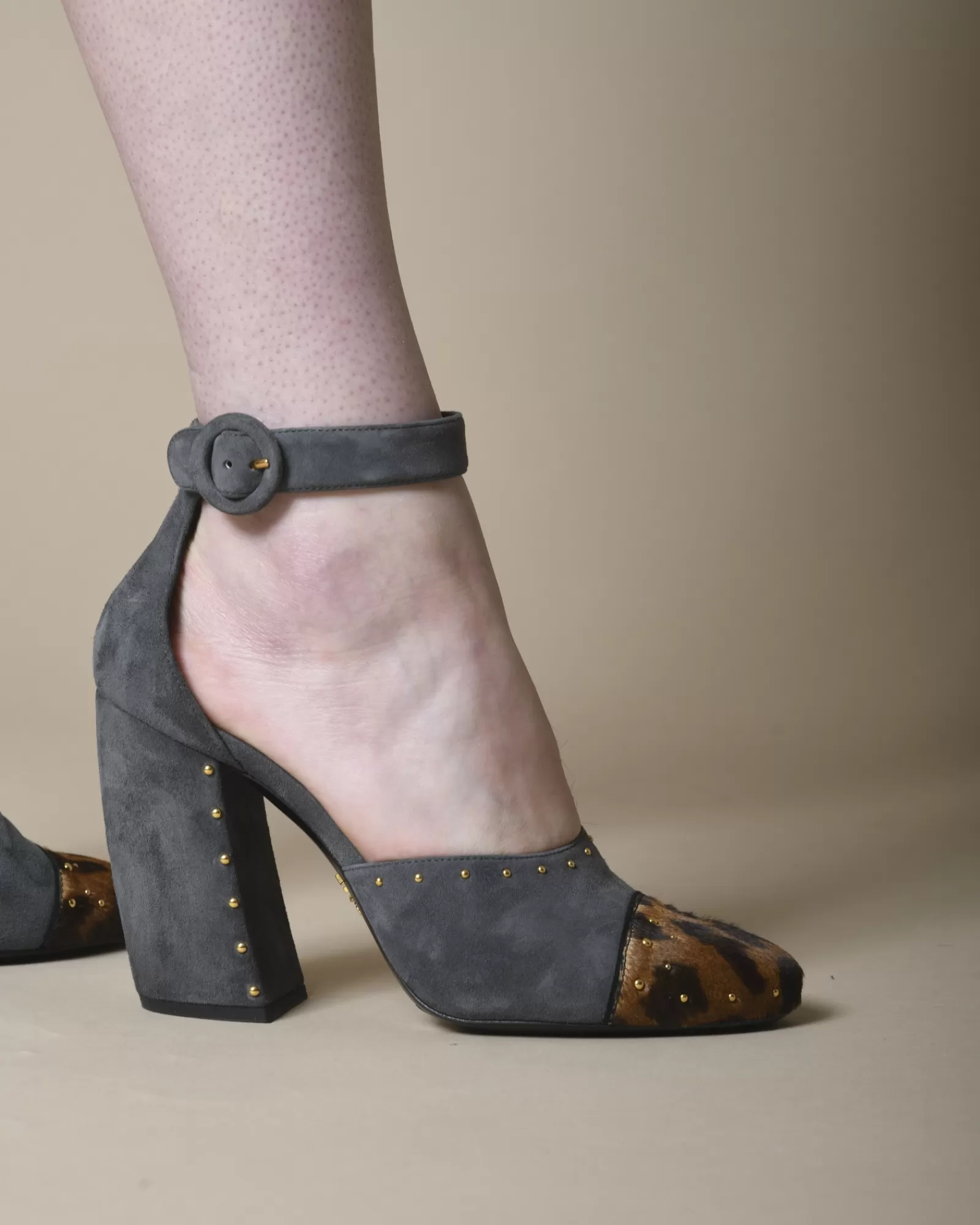 La Piscine Paris Escarpins en daim à empiècements Prada Gris Hot