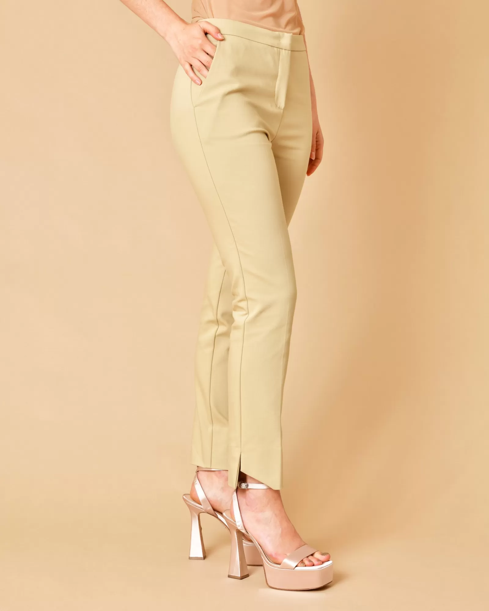 La Piscine Paris Pantalon en coton mélangé à ourlet asymétrique Béatrice B Beige Fashion