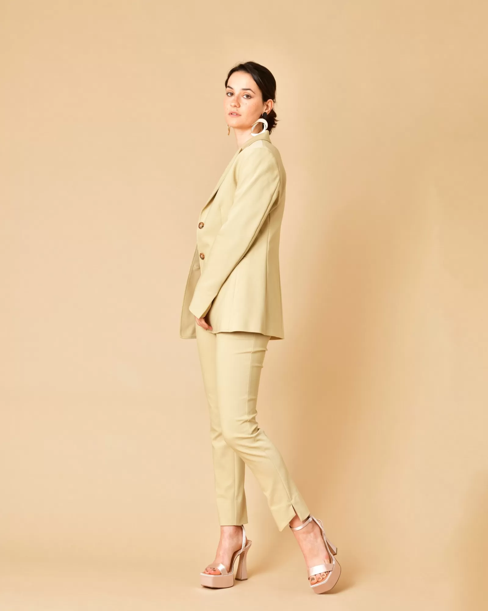 La Piscine Paris Pantalon en coton mélangé à ourlet asymétrique Béatrice B Beige Fashion