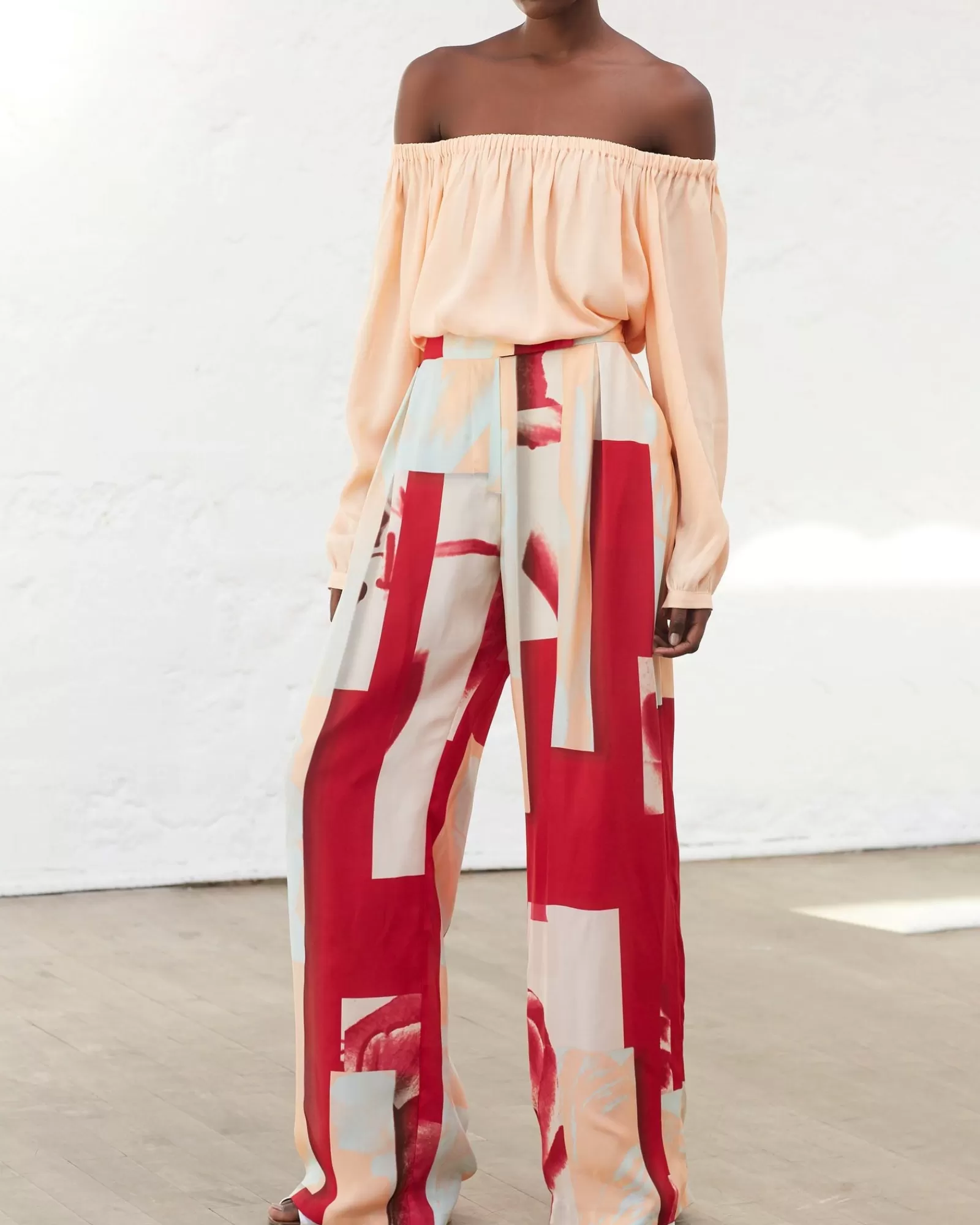 La Piscine Paris Pantalon en soie à imprimé graphique Chacok Rouge Shop
