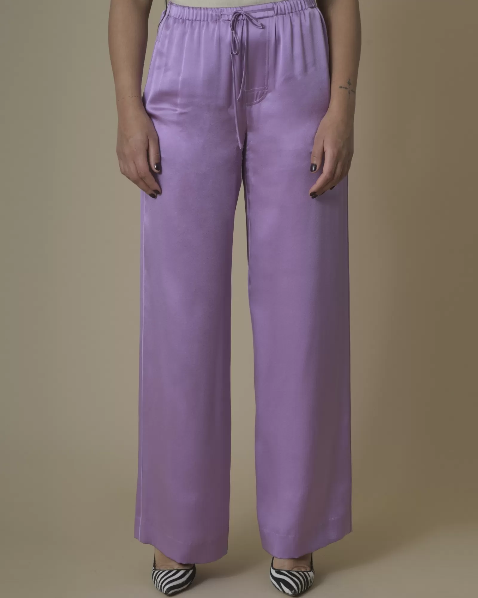 La Piscine Paris Pantalon large en satin de soie te Vince Violet Hot