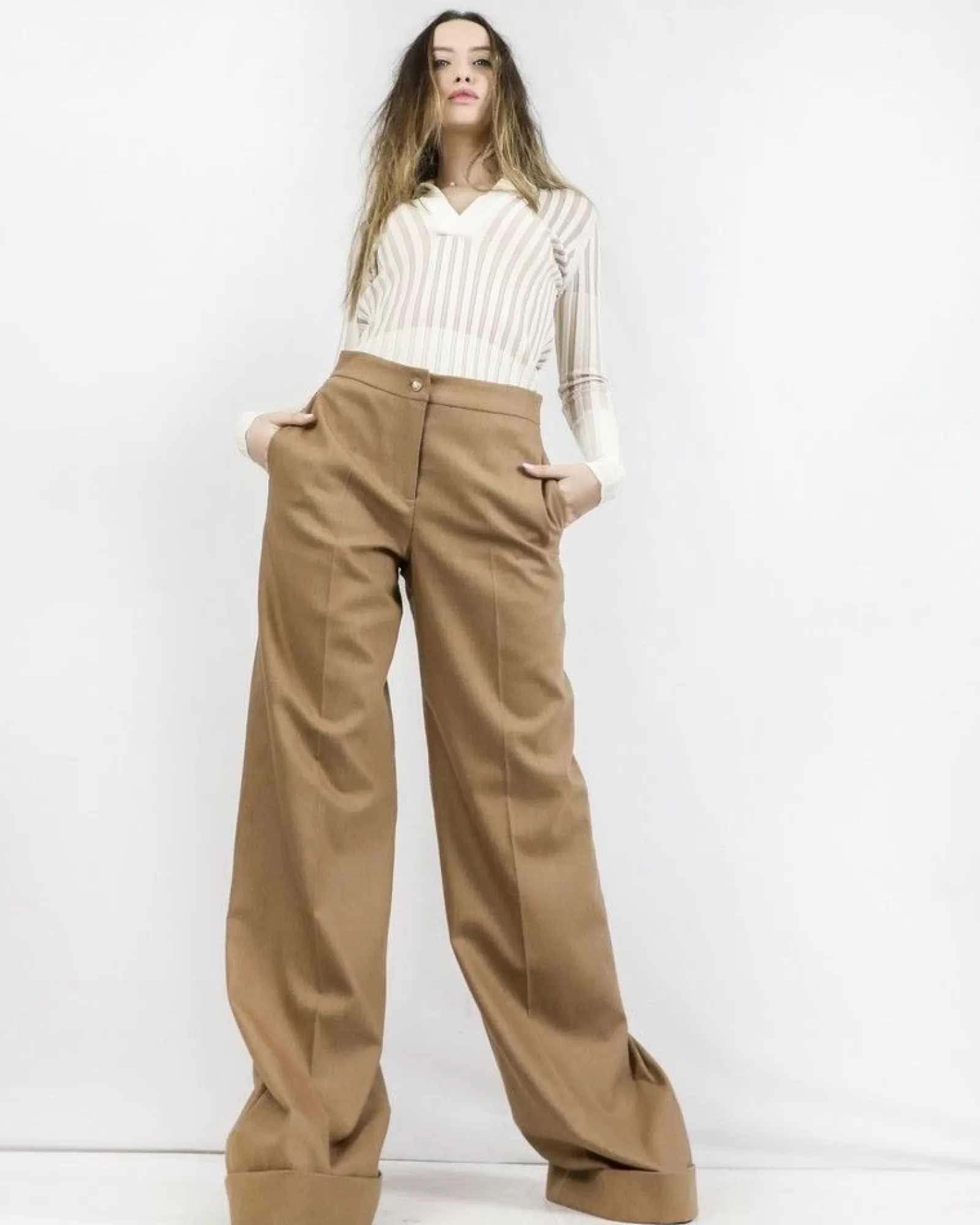 La Piscine Paris Pantalon patte d’eph en crêpe caramel à boutons fantaisies Beige Sale