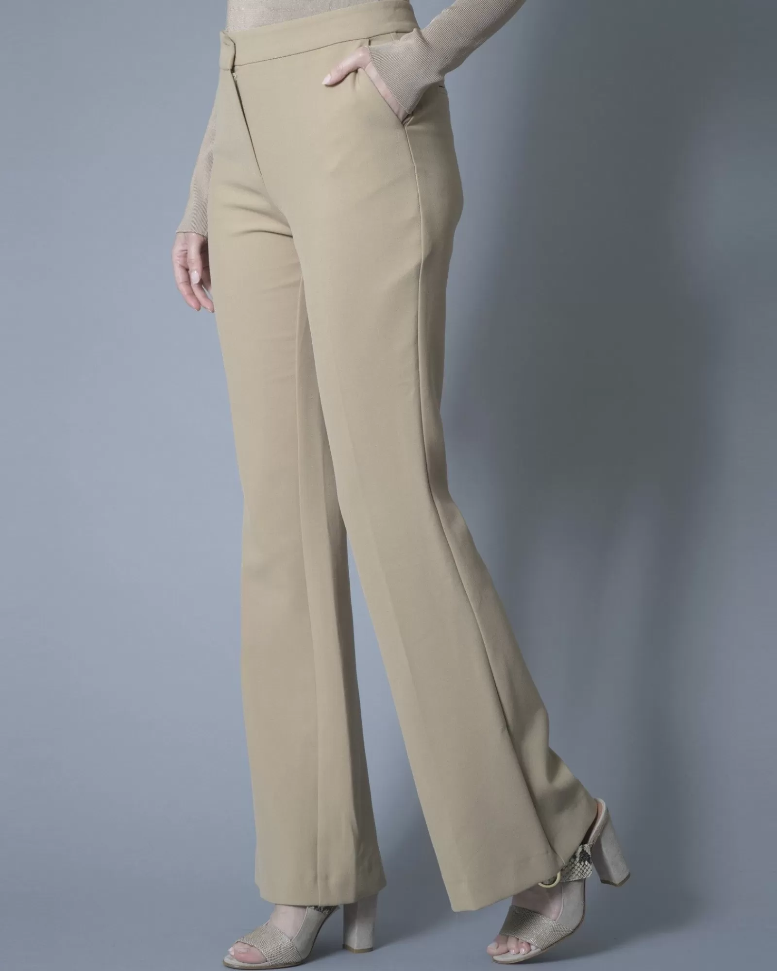 La Piscine Paris Pantalon évasé stretch Space Simona Corsellini Beige Fashion