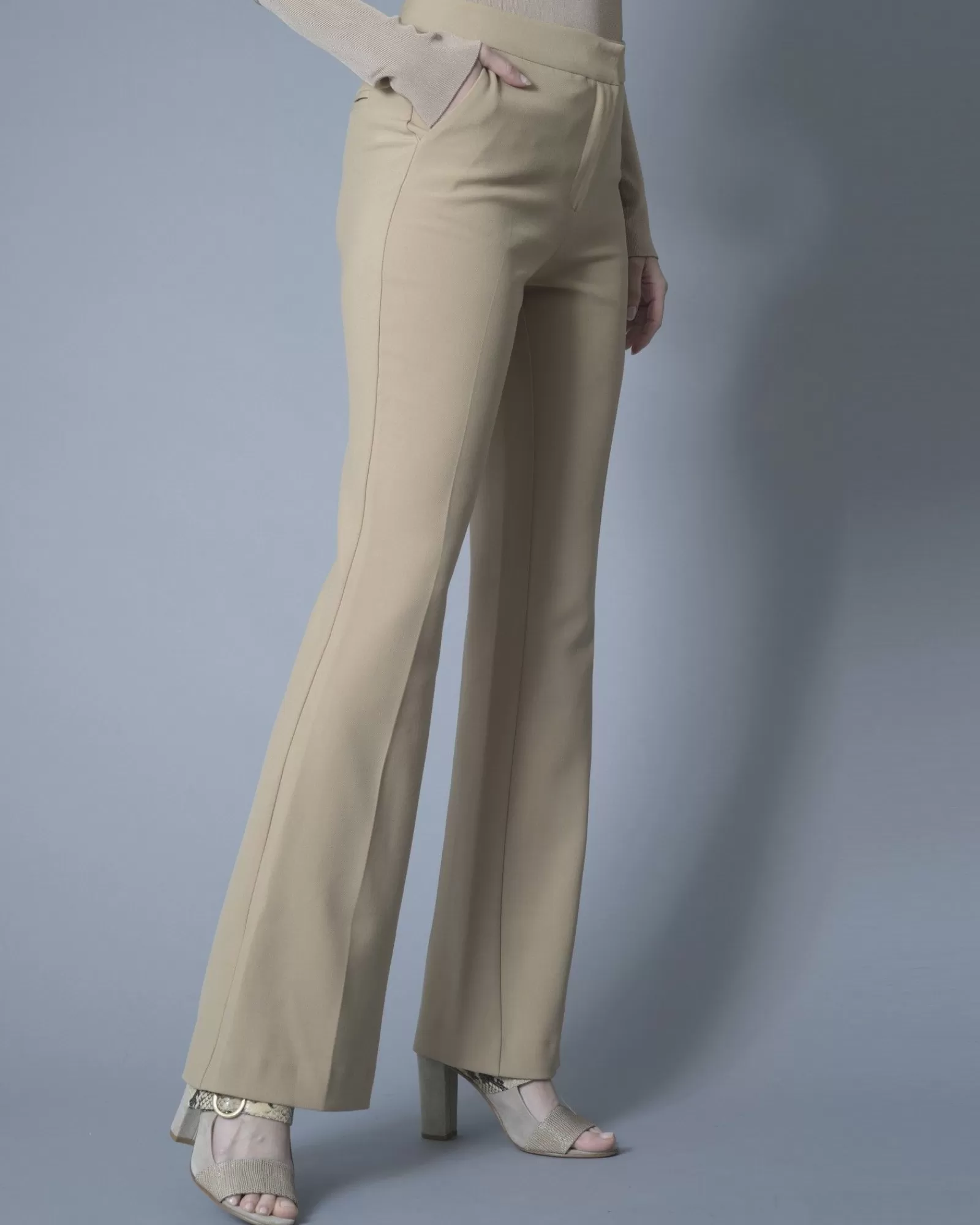 La Piscine Paris Pantalon évasé stretch Space Simona Corsellini Beige Fashion