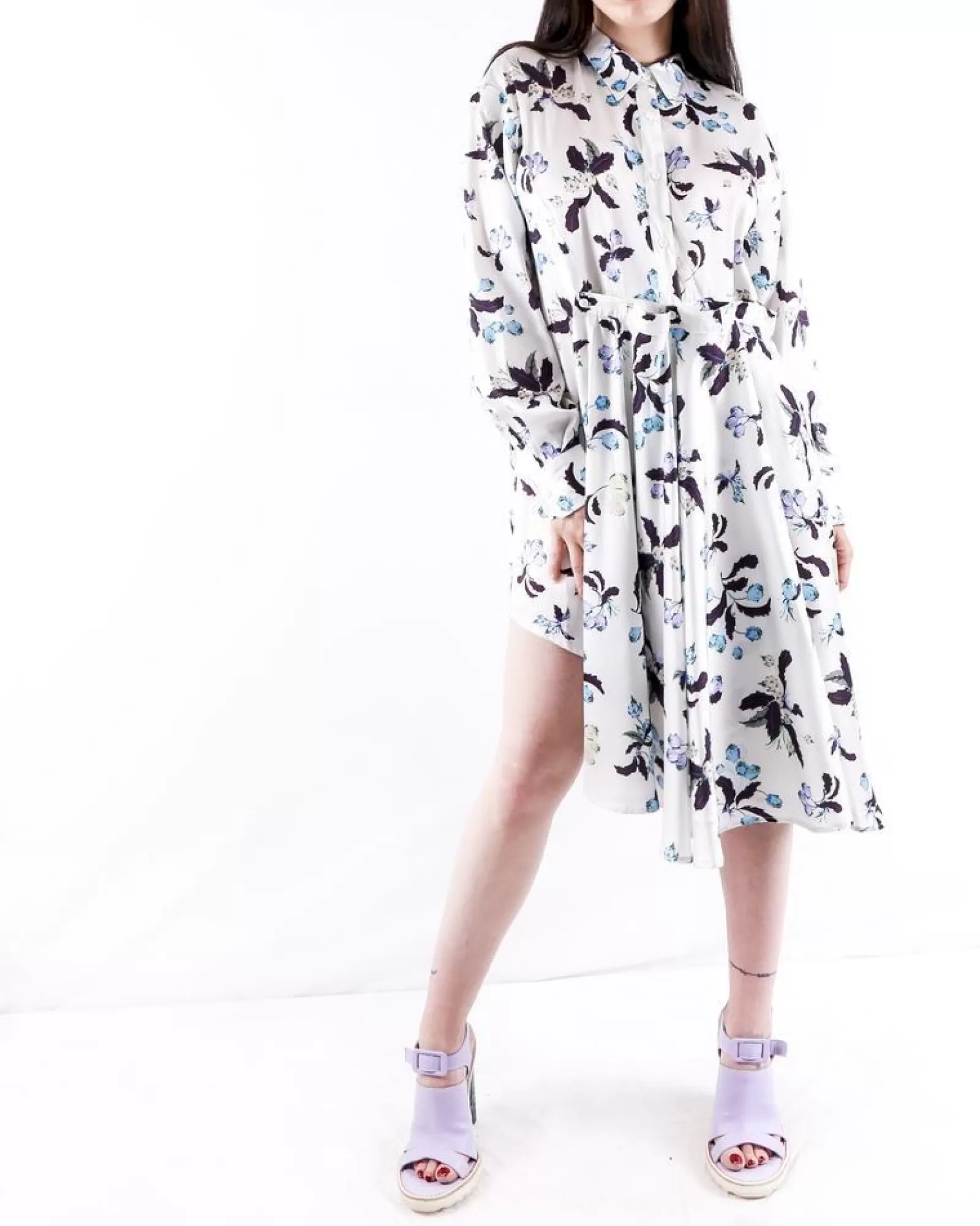 La Piscine Paris Robe chemisier en satin à motifs à fleurs du paradis Isabelle he Blanc Fashion