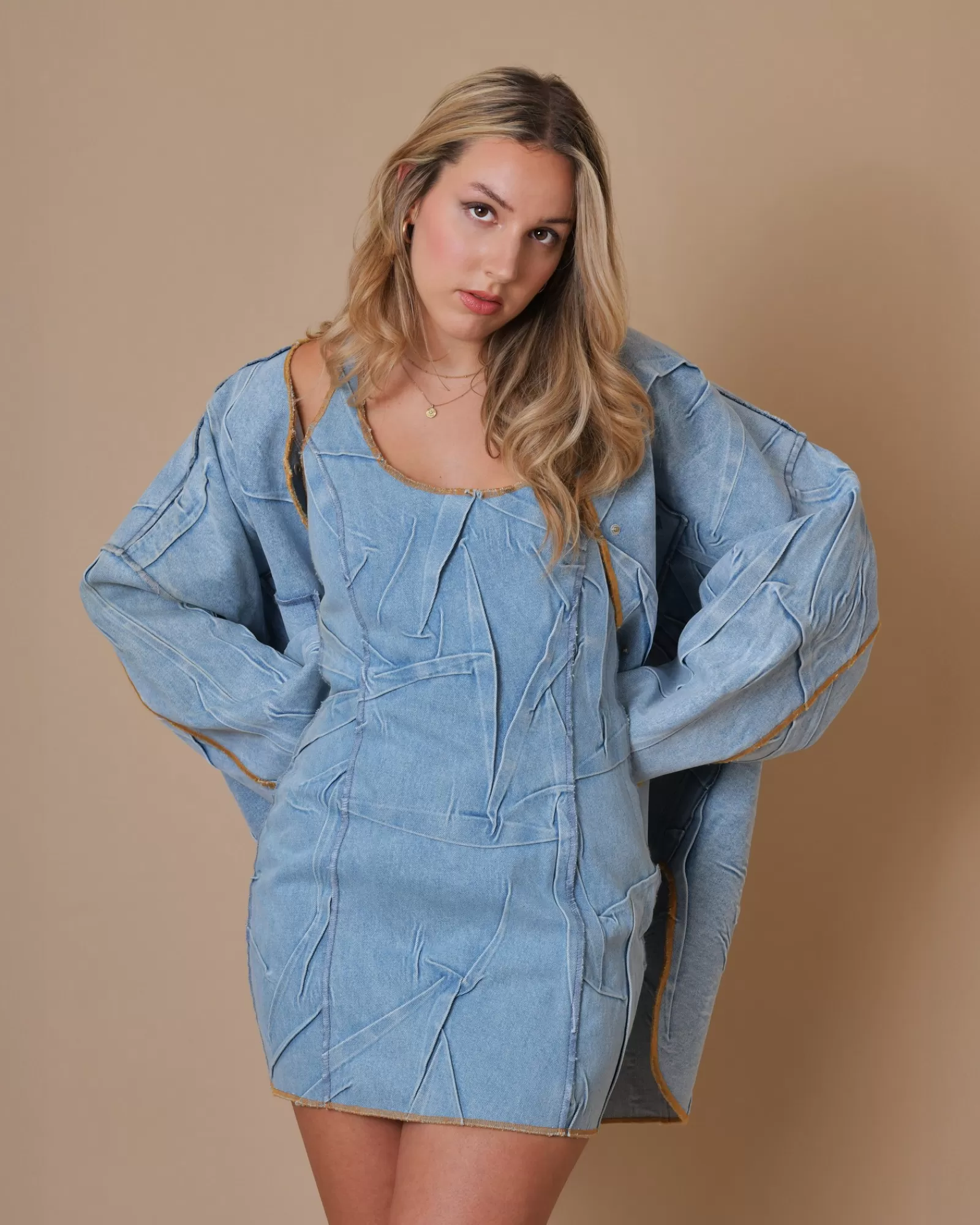 La Piscine Paris Robe en jean clair à effet froissé The Attico Bleu Shop