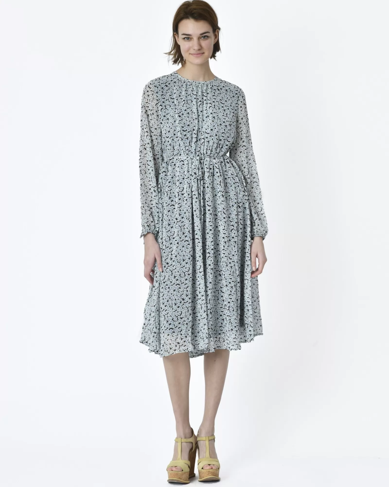 La Piscine Paris Robe longue à fleurs sur fond noir Idano Bleu Online