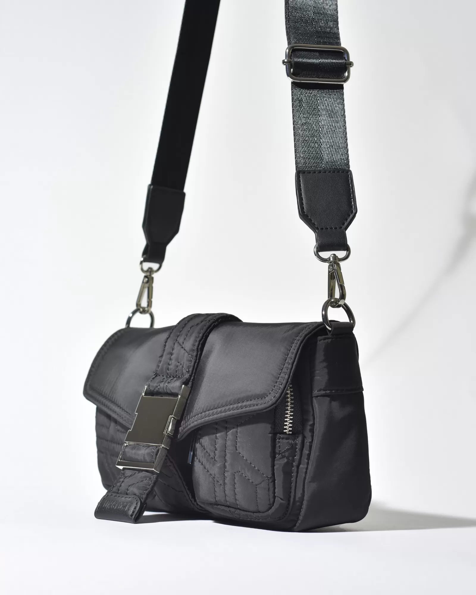 La Piscine Paris Sac à bandoulière en tissu technique à boucle Unclose Noir Cheap