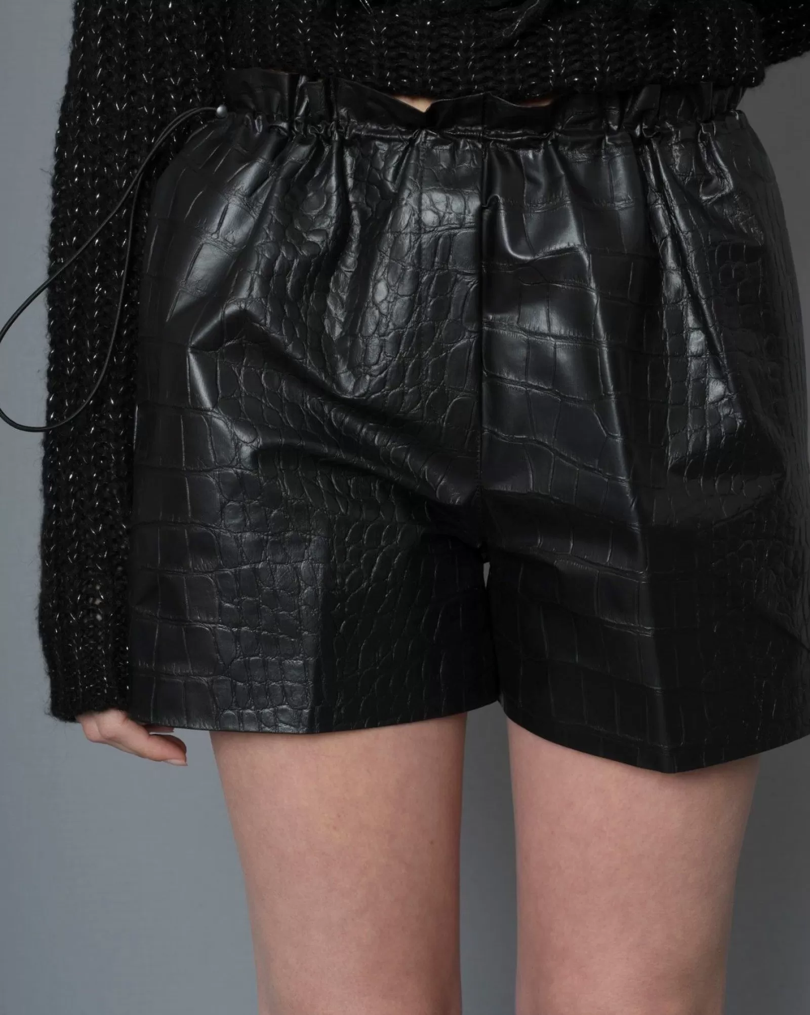 La Piscine Paris Short e en cuir synthétique croco Nude Noir Hot
