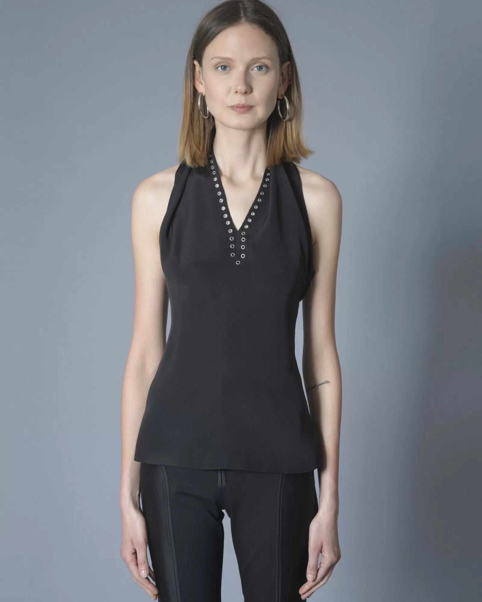 La Piscine Paris Top en col V et dos nu Costume National Noir Flash Sale