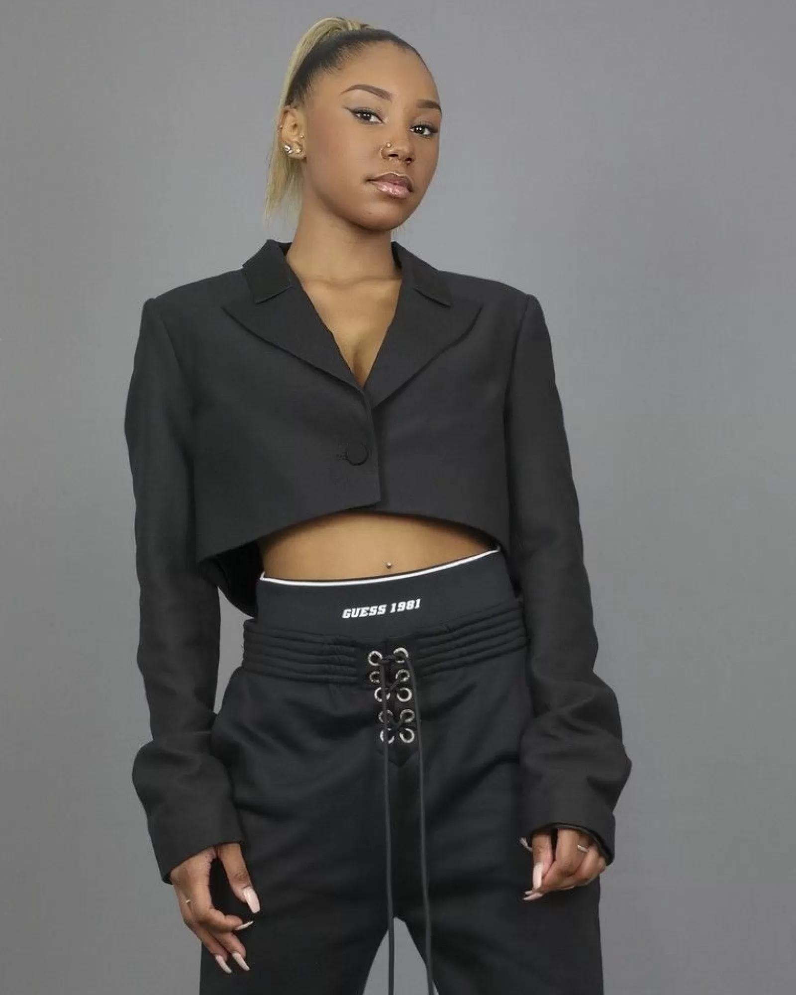 La Piscine Paris Veste blazer raccourcie à finitions en satin Carven Noir Cheap